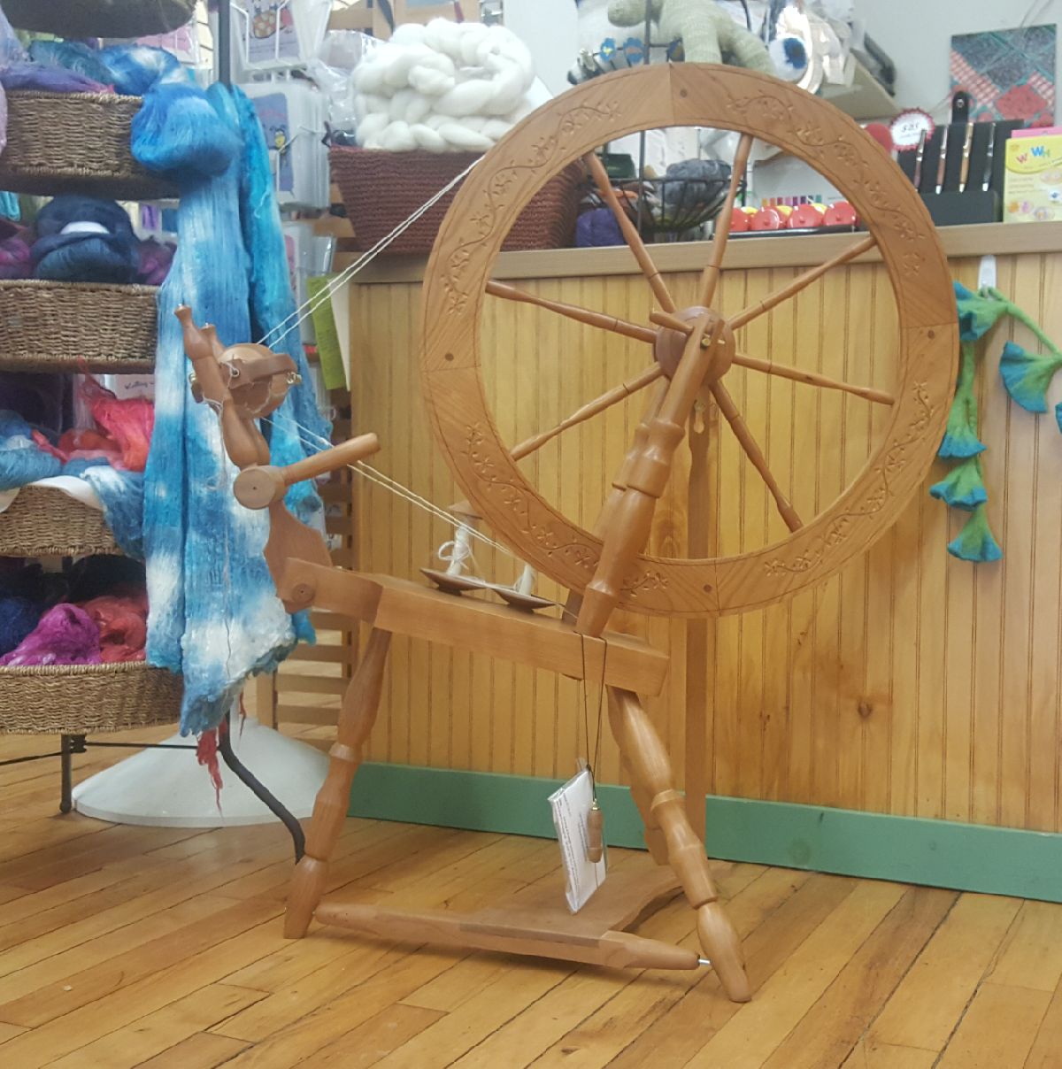 Pat Russo Vermont Wheel Saxony Spinning Wheel Hand Carved Pat Russo Vermont Wheel Saxony Spinning Wheel Hand Carved